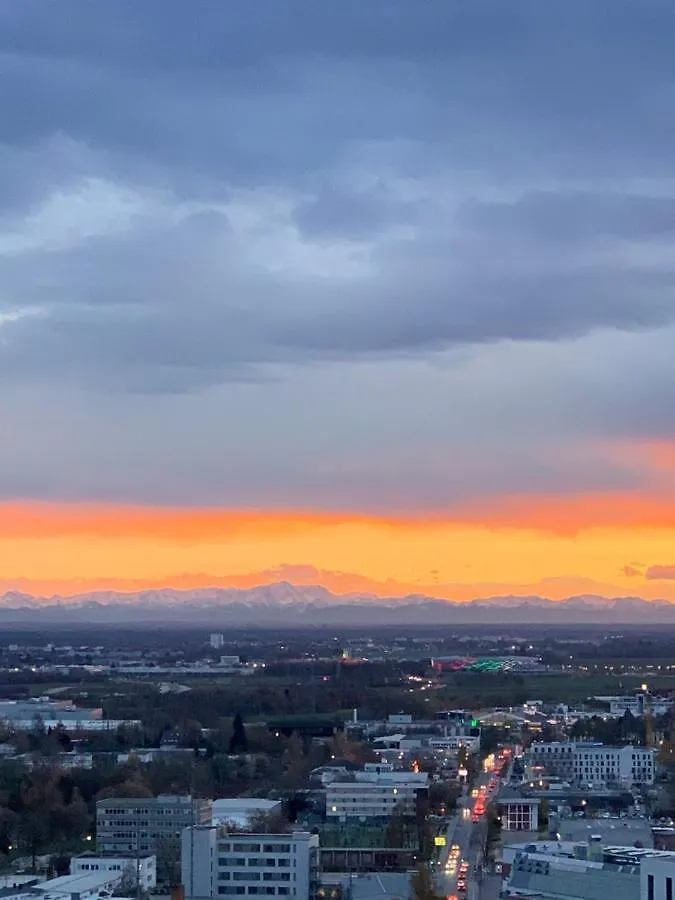 Great City View I 26 Floor I Netflix And Boxspringbed Augsburg