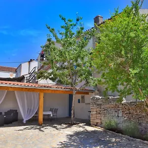 casa-nini-mer-kuca-za-stanovanje-u-mjestu-sisan.in-istria.net/